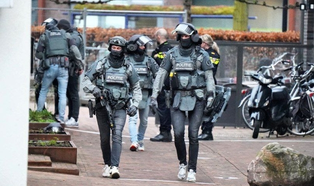 Hollanda'da kafede rehine krizi