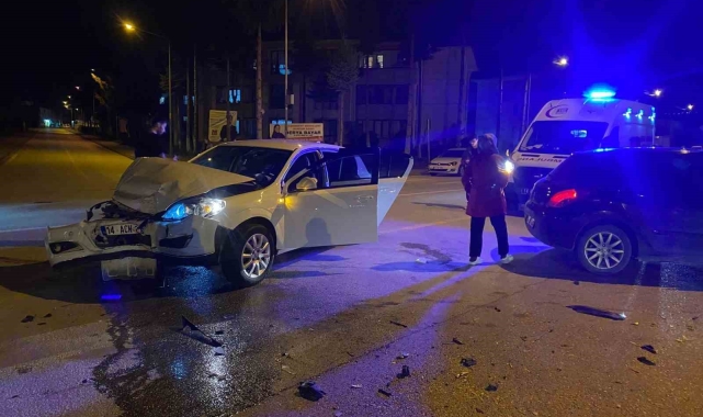 İki otomobil çarpıştı: 1 yaralı