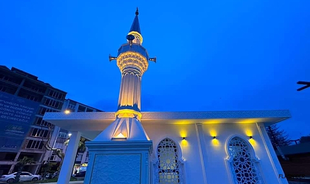 İLK TERAVİH NAMAZINDA İBADETE AÇILIYOR!
