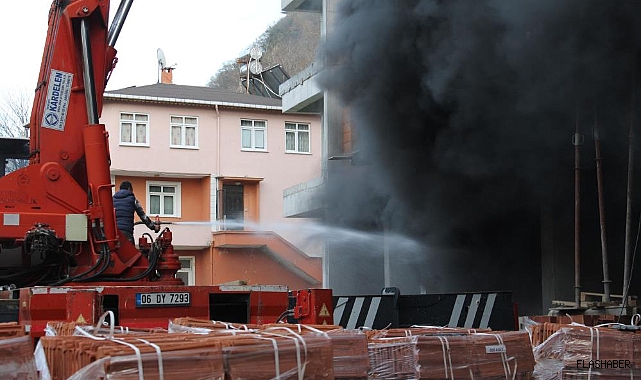 İNŞAAT HALİNDEKİ BİNADA KORKUTAN YANGIN!