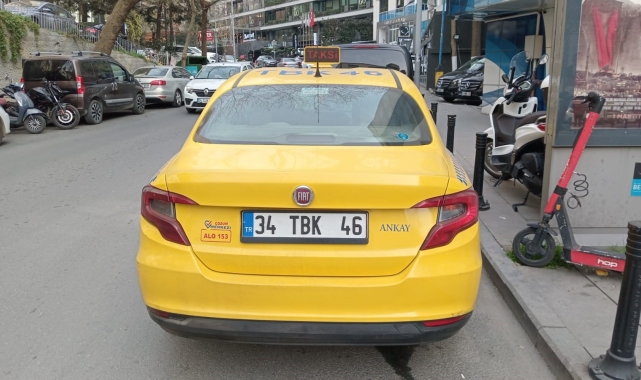 İstanbul'da iki genci otobanda araçtan indirmek isteyen taksi sürücüsü yakalandı