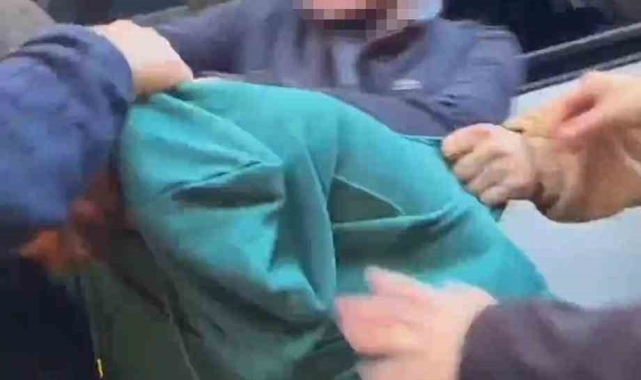 İstanbul'da trafikte yumruklu yol verme kavgaları kamerada: Kadınla tartışınca dayak yedi