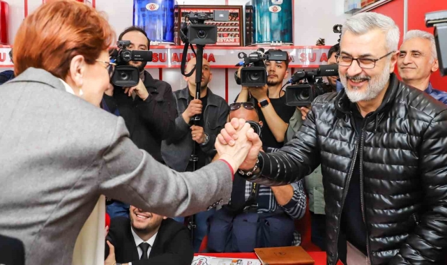 İYİ Parti lideri Akşener, Gölbaşı'nda esnafı ziyaret etti