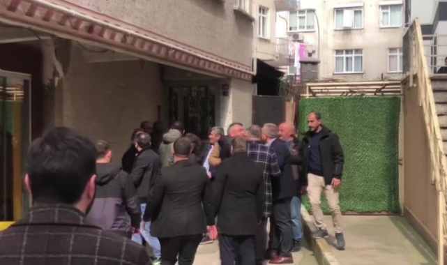 İYİ Partililer ve Yeniden Refah Partililer arasında pankart krizi