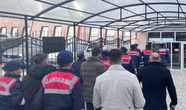 Jandarma mağdurlara zorla senet imzalatan şahısları operasyonla yakaladı