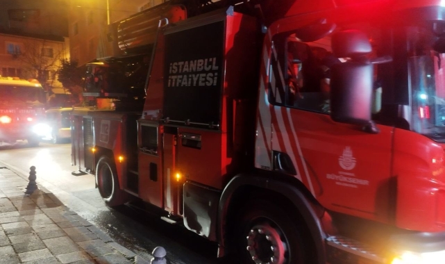 Kadıköy'de korkutan iş yeri yangını