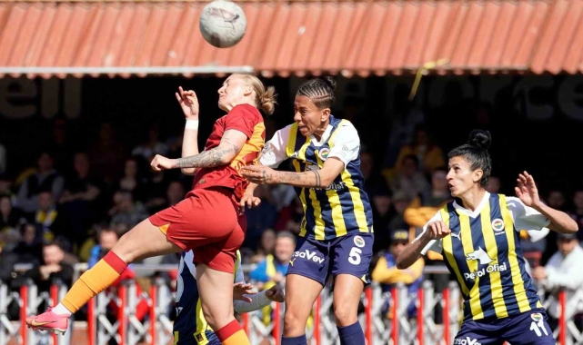 Kadın futbolda derbinin kazananı Fenerbahçe
