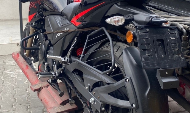 Kağıthane'de motosikleti gündüz vakti çevredekilere aldırmadan böyle çaldı