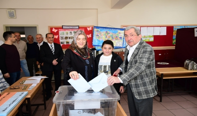 Karabük Belediye Başkanı Vergili, oyunu kullandı