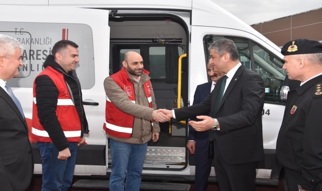 Karabük Valisi Yavuz, Mobil Göç Noktası aracını ziyaret etti