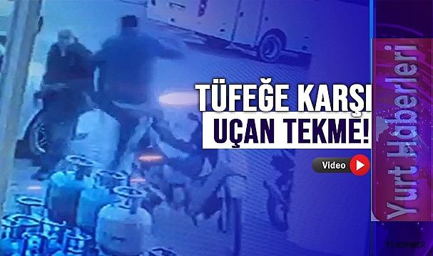 KARDEŞİNİ VURAN ŞAHSI UÇAN TEKMEYLE YERE SAVURDU!