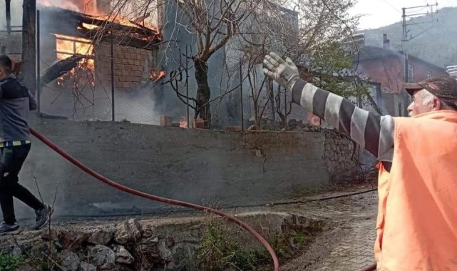 Kargı'da yangın: 6 ev yandı