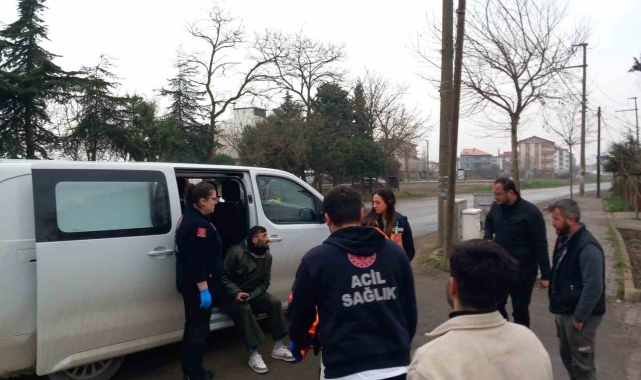 Kaygan zeminde devrilen motosikletli yaralandı