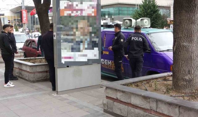 Kayseri'de DEM Parti'nin seçim aracı kurşunlandı