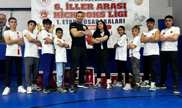 Kemer Belediyesi kick boks sporcuları 5 madalya ile döndü