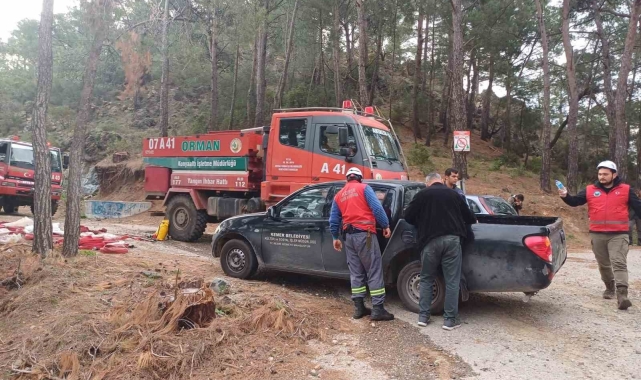 Kemer'de orman yangını büyümeden söndürüldü