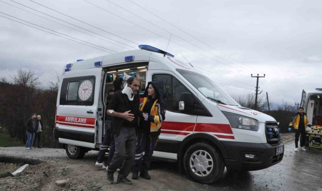 Kontrolden çıkan otomobil şarampole yuvarlandı: 2 yaralı