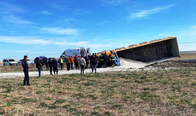 Konya'da hafriyat kamyonu devrildi: 1 yaralı