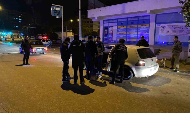 Kozan'da polis tarafından huzur güven için uygulama yapıldı