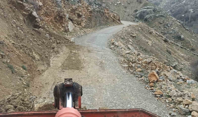 Kozluk'ta kapalı köy yollarında seçim seferberliği başlatıldı