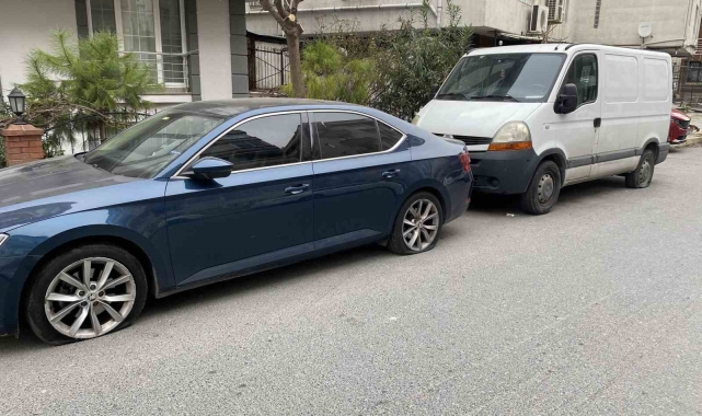 Küçükçekmece'de 17 tane aracın lastiği kesildi