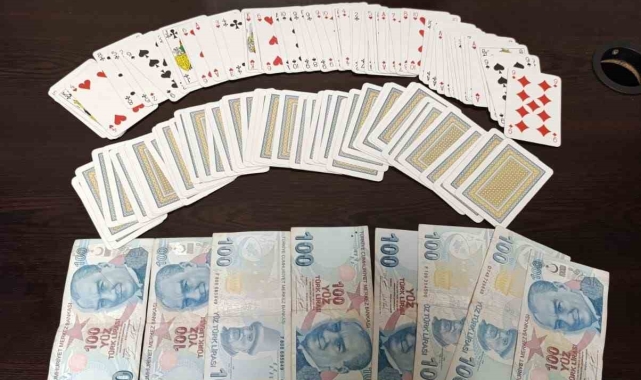Kumar oynayan 4 kişi suçüstü yakalandı: 25 bin lira ceza kesildi
