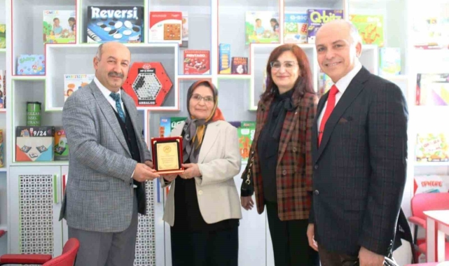 Kütahya'da hayırsever öğretmen İlkokula Akıl ve Zeka Oyunları Atölyesi yaptırdı