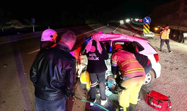 Kütahya'da tır ile otomobil çarpışması: 1 ölü, 1 yaralı
