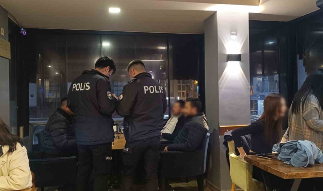 Manisa'da kumar oynanan iş yerine emniyet baskını