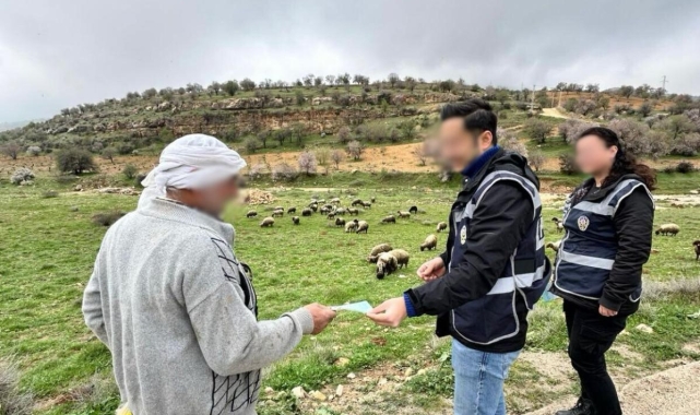Mardin'de polis ekipleri dolandırıcılığa karşı vatandaşları bilgilendirdi