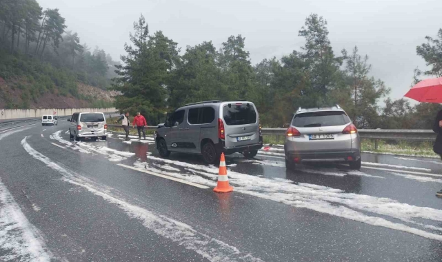 Marmaris'te yağışlar kazaları da beraberinde getirdi