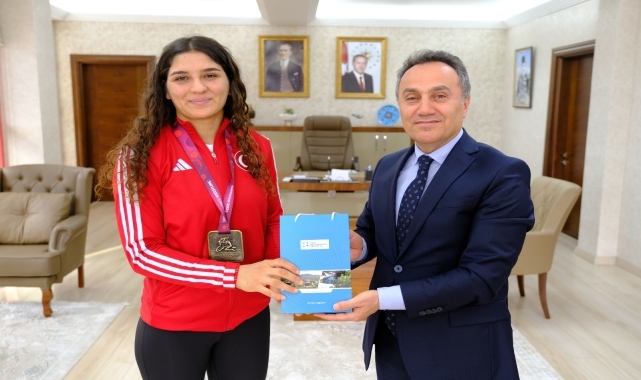 Milli güreşçi Nesrin Baş'tan TOGÜ Rektörü Yılmaz'a ziyaret