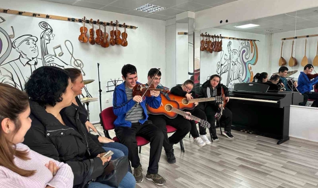 Muğla'da engeller müzikle aşılıyor