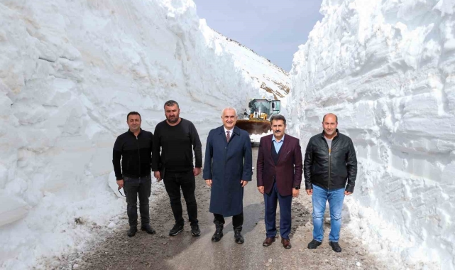 Muş Valisi Çakır, kar kaplanlarını ziyaret etti