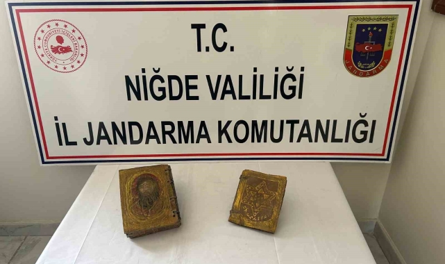Niğde'de 200 bin dolarlık tarihi el yazması kitapla yakalandı