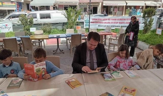 Niksar kaymakamı Çeçen, kitap okuma etkinliğine katıldı