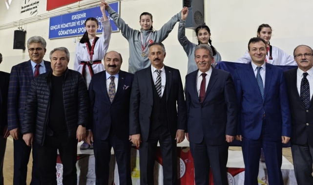 Okul sporlarında bir okul 3 birincilik