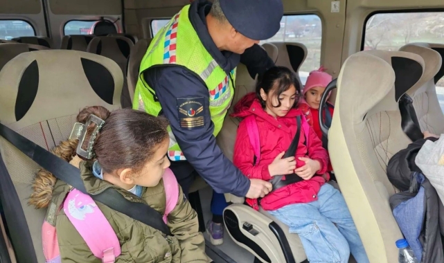 Okul yollarını güvenilir hale getiriyorlar