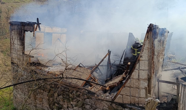 Ordu'da 2 katlı evde yangın