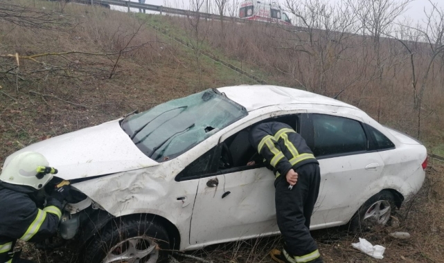 Otobanda kontrolden çıkan otomobil yeşil alana uçtu: 1 yaralı