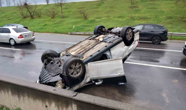 Otomobil takla attı, 3 polis emniyet kemeri sayesinde araçtan sağ çıktı