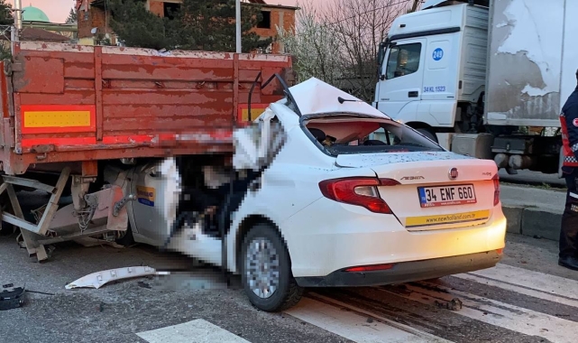 Otomobil tıra ok gibi saplandı: 1 ölü