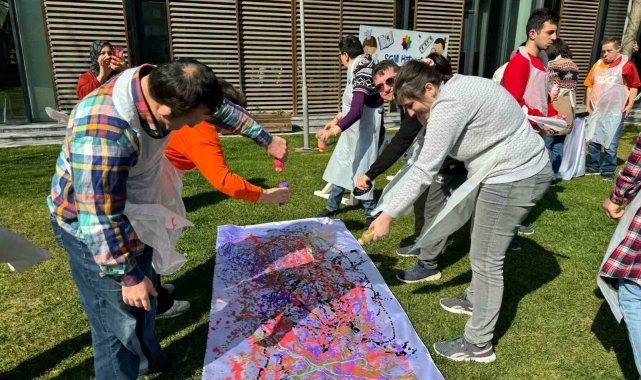 Özel çocuklardan Dünya Ressamlar Günü'nde rengarenk eser