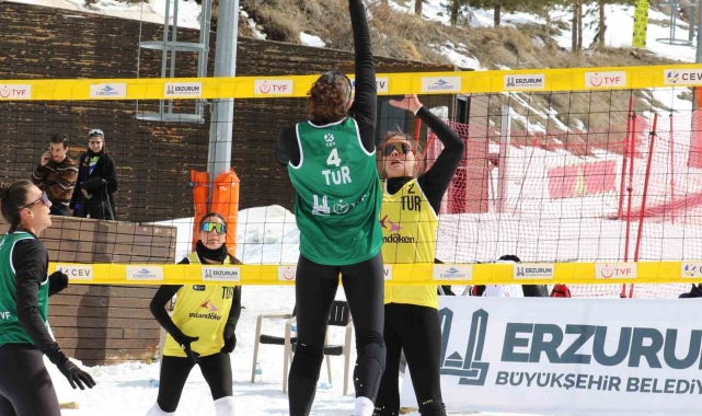 Palandöken'de kar voleybolu rüzgarı