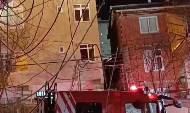 Pendik'te apartman dairesinde yangın paniği