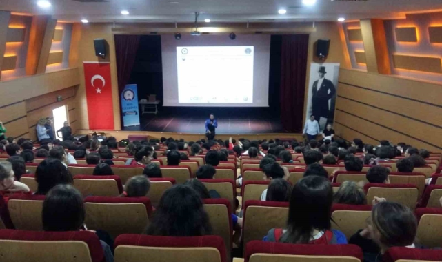 Polis ekiplerince 8 bin 959 öğrenciye eğitim verildi