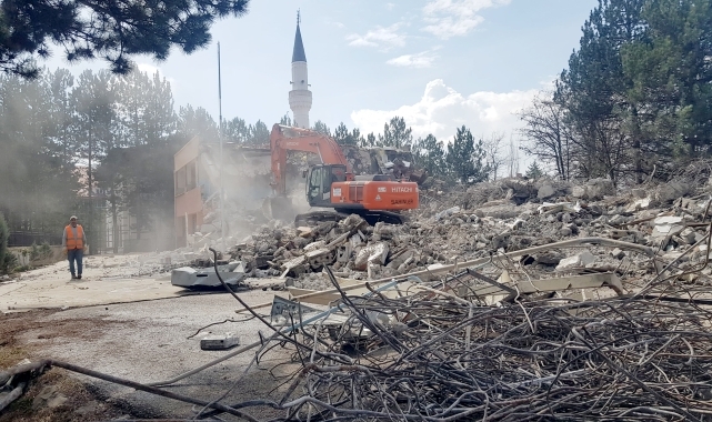 Safranbolu'da deprem riski bulunan okullarda yıkım ve güçlendirme çalışmaları sürüyor