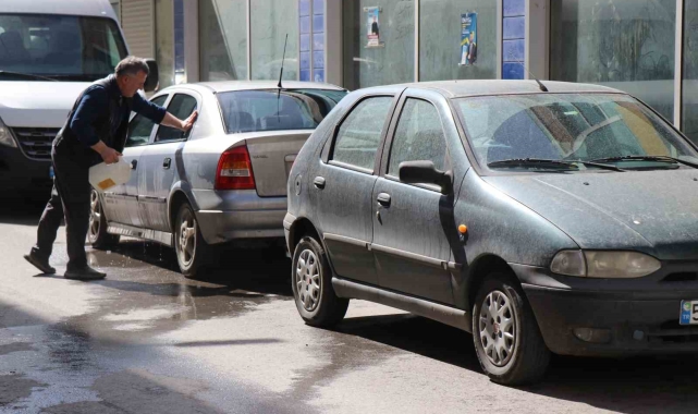 Sakarya'da araçlar çamurla kaplandı