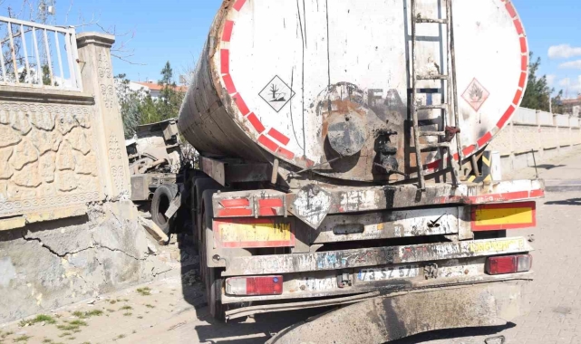 Şanlıurfa'da trafik kazası: 1 ölü, 2 yaralı