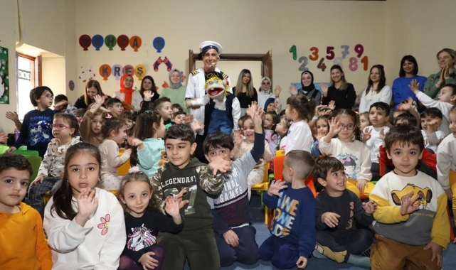 Şehzadeler'in minikleri Kukla Çilli ile eğlendi